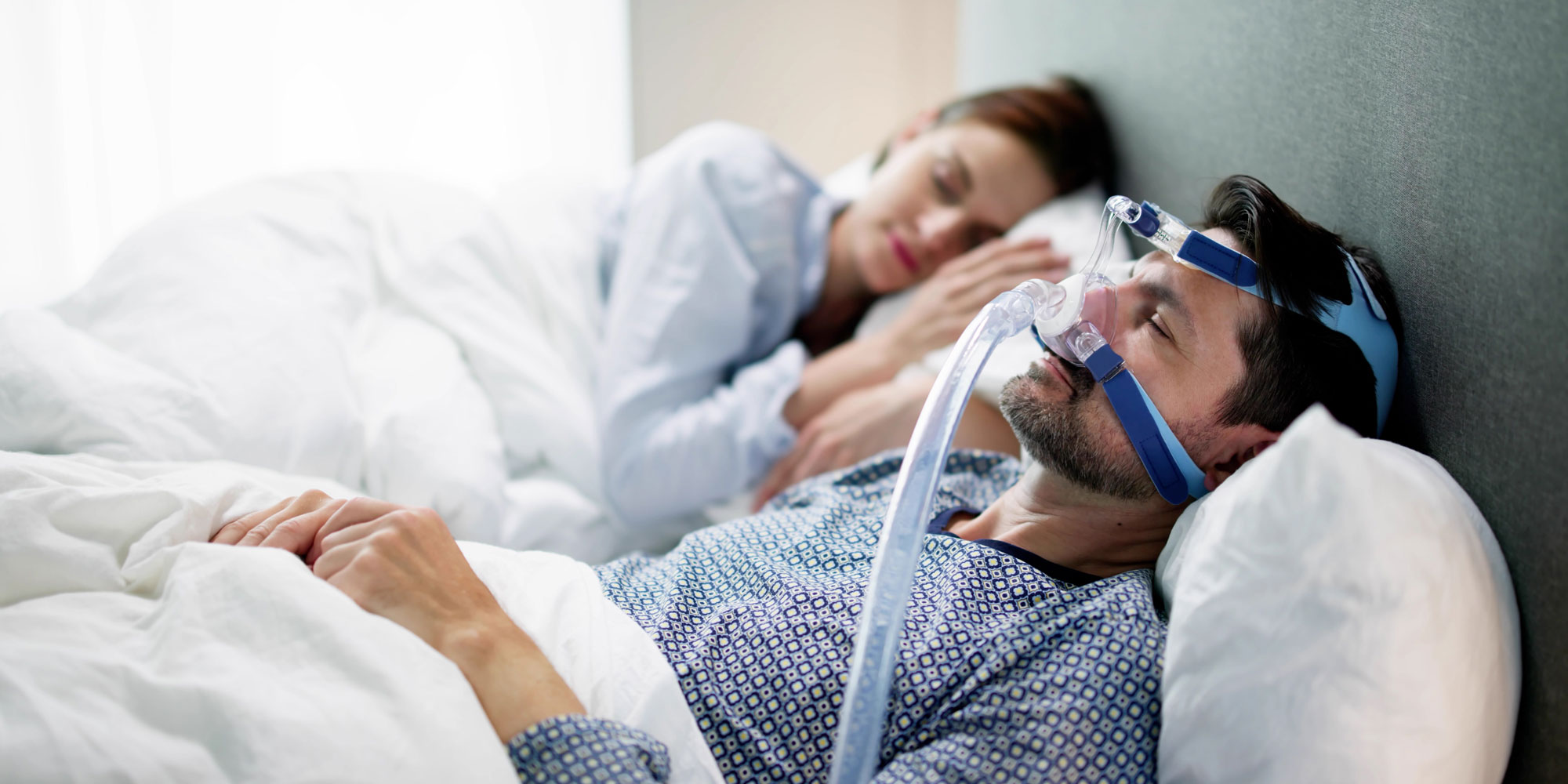sleep apnea patient in bed with cpap